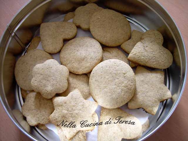 honey and cinnamon rye biscuits