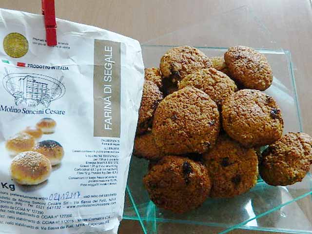 Rye biscuits with Goji berries