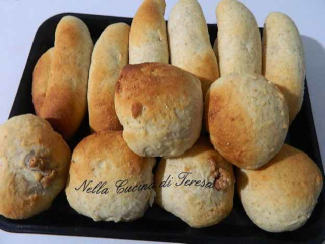 wholemeal filled Ricotta bread rolls (makes 12)
